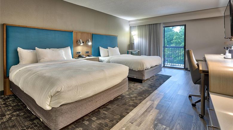 <b>Courtyard by Marriott Hampton Coliseum Room</b>. Images powered by <a href="https://iceportal.shijigroup.com/" title="IcePortal" target="_blank">IcePortal</a>.