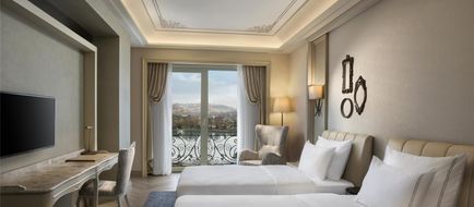 Lazzoni Hotel Room