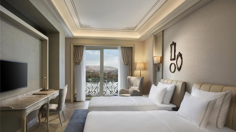 <b>Lazzoni Hotel Room</b>. Images powered by <a href="https://iceportal.shijigroup.com/" title="IcePortal" target="_blank">IcePortal</a>.