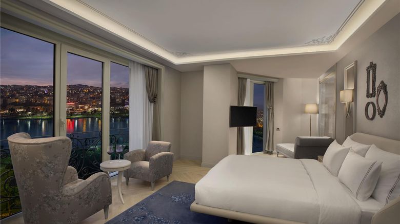<b>Lazzoni Hotel Room</b>. Images powered by <a href="https://iceportal.shijigroup.com/" title="IcePortal" target="_blank">IcePortal</a>.
