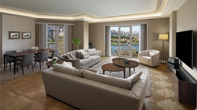 <b>Lazzoni Hotel Suite</b>. Images powered by <a href="https://iceportal.shijigroup.com/" title="IcePortal" target="_blank">IcePortal</a>.