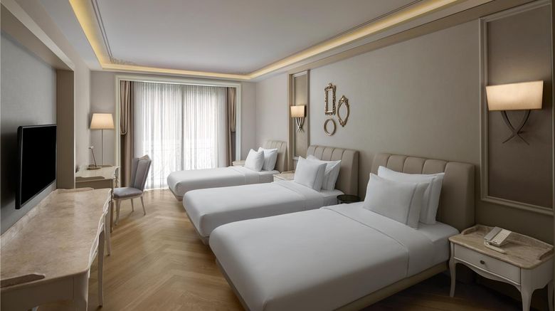 <b>Lazzoni Hotel Room</b>. Images powered by <a href="https://iceportal.shijigroup.com/" title="IcePortal" target="_blank">IcePortal</a>.