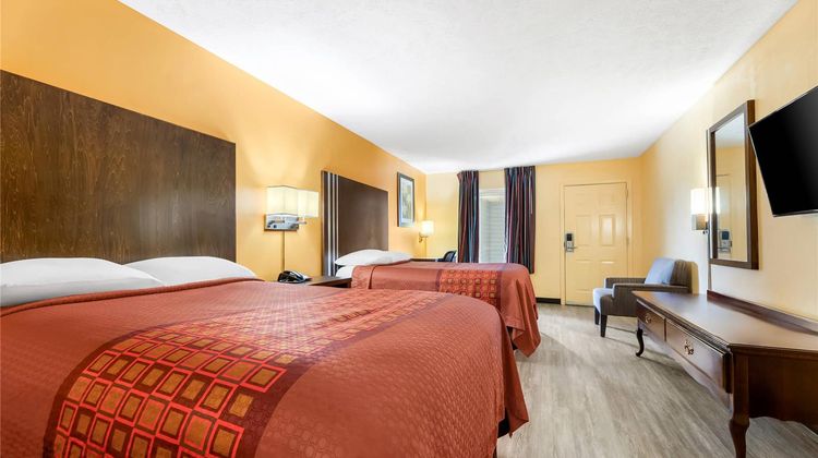 Deluxe Inn & Suites Room