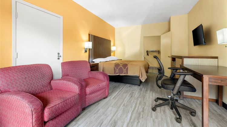Deluxe Inn & Suites Room
