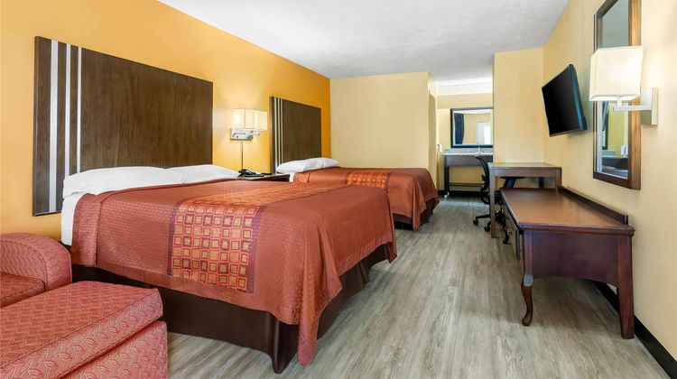 Deluxe Inn & Suites Room