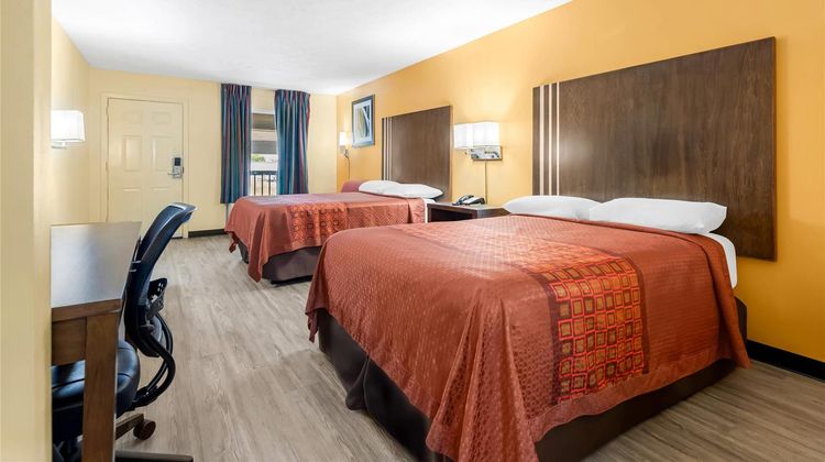 Deluxe Inn & Suites Room
