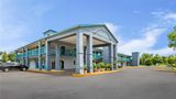 Deluxe Inn & Suites Exterior