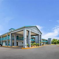 Deluxe Inn & Suites