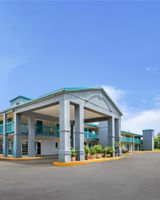 Deluxe Inn & Suites
