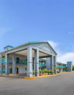 Deluxe Inn & Suites