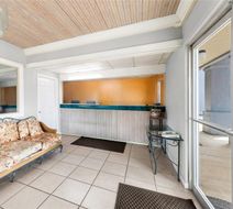 Deluxe Inn & Suites Lobby