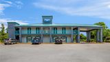 Deluxe Inn & Suites Exterior