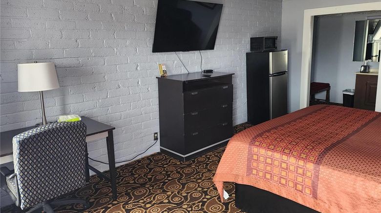 <b>Rodeway Inn Carthage Room</b>. Images powered by <a href="https://iceportal.shijigroup.com/" title="IcePortal" target="_blank">IcePortal</a>.