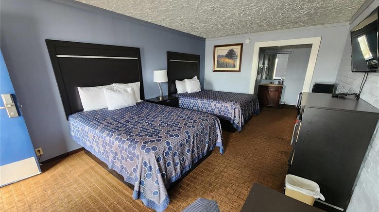 <b>Rodeway Inn Carthage Room</b>. Images powered by <a href="https://iceportal.shijigroup.com/" title="IcePortal" target="_blank">IcePortal</a>.