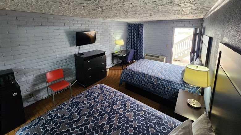 <b>Rodeway Inn Carthage Room</b>. Images powered by <a href="https://iceportal.shijigroup.com/" title="IcePortal" target="_blank">IcePortal</a>.