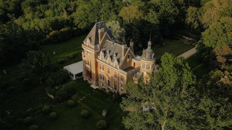 <b>Chateau de Meridon Exterior</b>. Images powered by <a href="https://iceportal.shijigroup.com/" title="IcePortal" target="_blank">IcePortal</a>.
