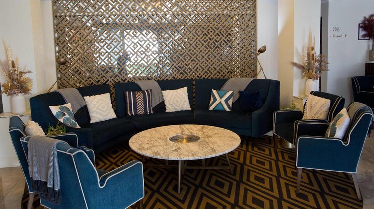 Ellen Hotel Lobby