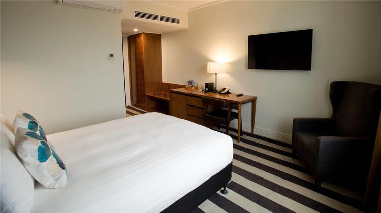 Ellen Hotel Room