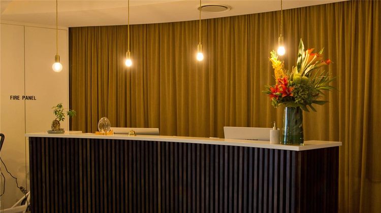 Ellen Hotel Lobby