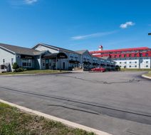 Amsterdam Inn & Suites Exterior