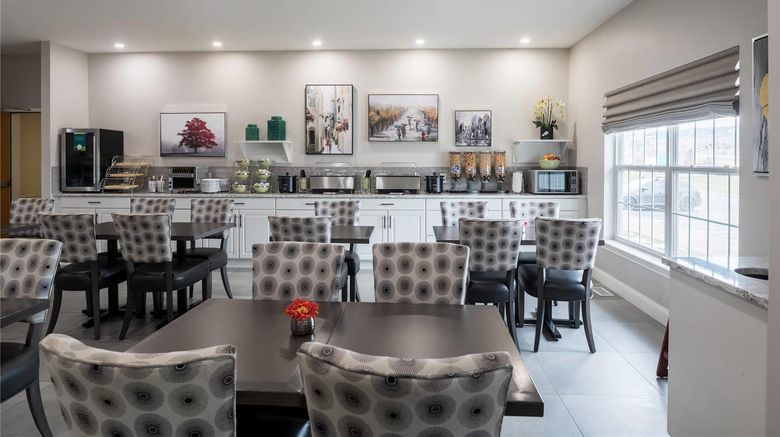 <b>Amsterdam Inn & Suites Restaurant</b>. Images powered by <a href="https://iceportal.shijigroup.com/" title="IcePortal" target="_blank">IcePortal</a>.