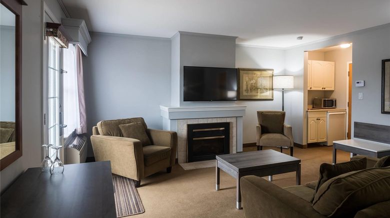 <b>Amsterdam Inn & Suites Suite</b>. Images powered by <a href="https://iceportal.shijigroup.com/" title="IcePortal" target="_blank">IcePortal</a>.