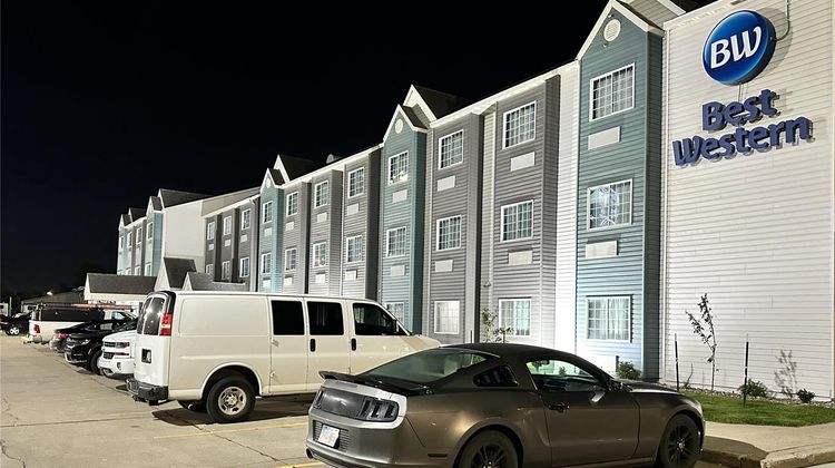 Best Western Red River Lodge Fargo ND Exterior