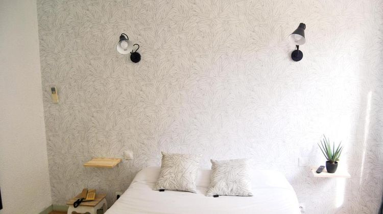 Thurot Hotel Room
