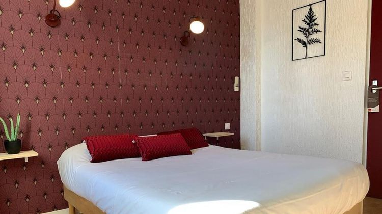 Thurot Hotel Room