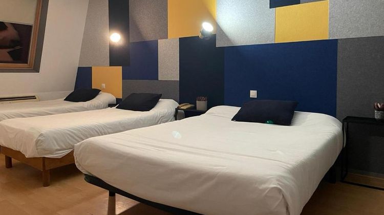 Thurot Hotel Room