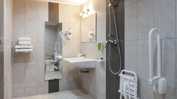 FH Confort Hotel Orleans Sud Room