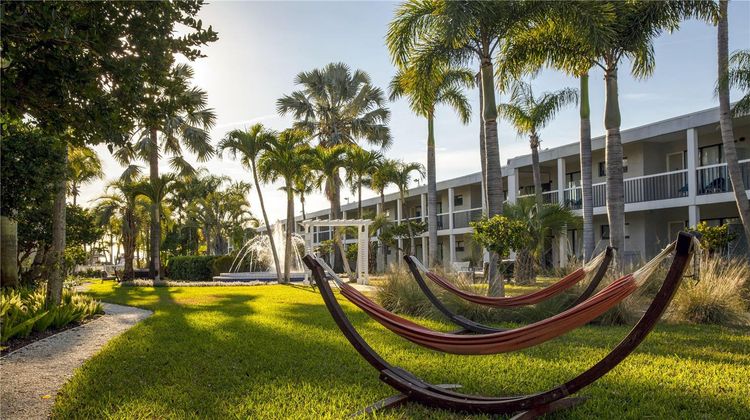 Beachcomber Beach Resort & Hotel Exterior
