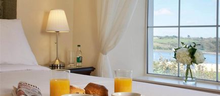 Walter Raleigh Hotel Room