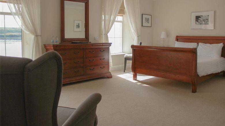 <b>Walter Raleigh Hotel Suite</b>. Images powered by <a href="https://iceportal.shijigroup.com/" title="IcePortal" target="_blank">IcePortal</a>.