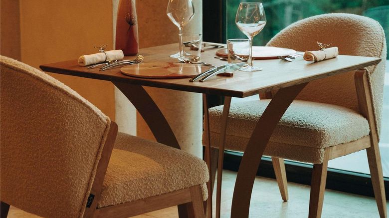 <b>Grand Hotel l'Ermitage Font-Romeu Restaurant</b>. Images powered by <a href="https://iceportal.shijigroup.com/" title="IcePortal" target="_blank">IcePortal</a>.