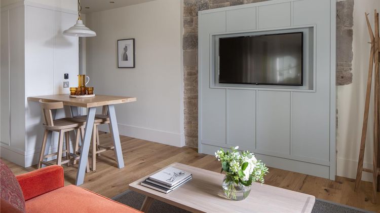 Cheval Abbey Strand Apartments-Holyrood Suite