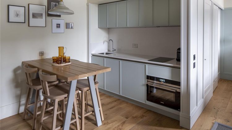 Cheval Abbey Strand Apartments-Holyrood Suite