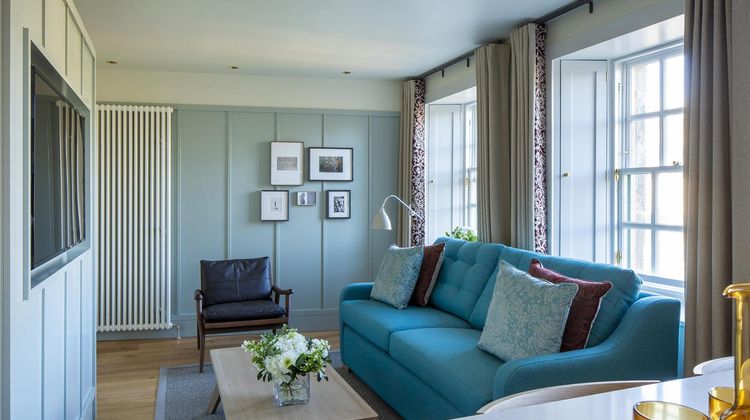 Cheval Abbey Strand Apartments-Holyrood Suite