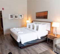 Iris Hotel Cape Cod Room