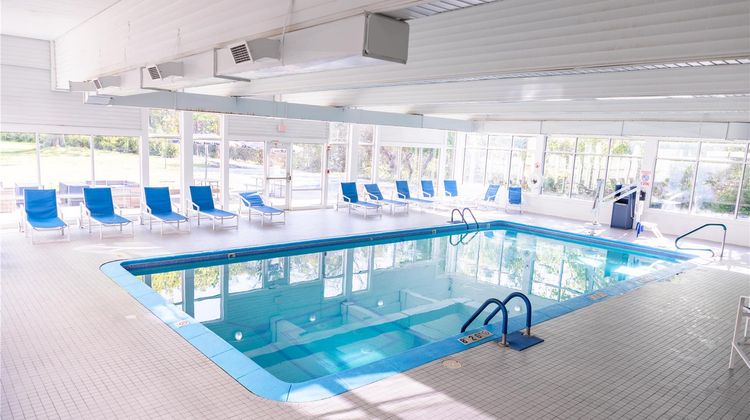 Iris Hotel Cape Cod Pool
