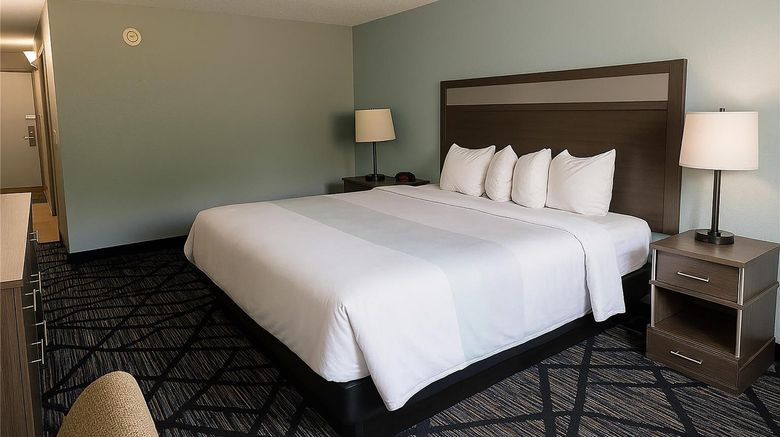 <b>Quality Inn & Suites Room</b>. Images powered by <a href="https://iceportal.shijigroup.com/" title="IcePortal" target="_blank">IcePortal</a>.