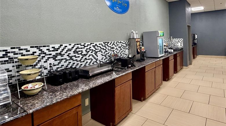 <b>Quality Inn & Suites Restaurant</b>. Images powered by <a href="https://iceportal.shijigroup.com/" title="IcePortal" target="_blank">IcePortal</a>.