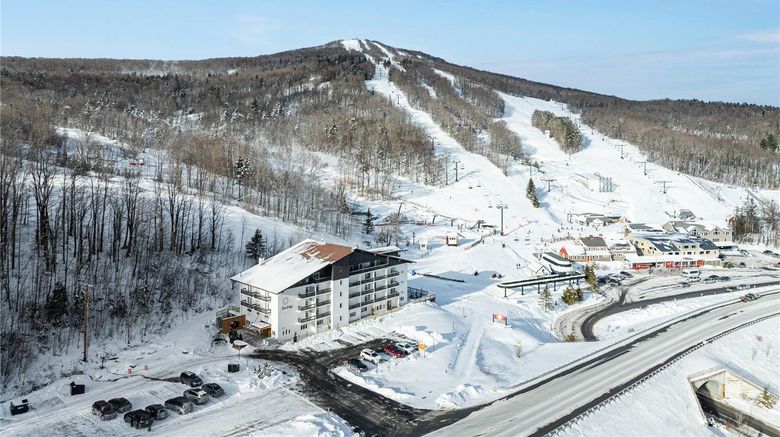 The Lodge at Bromley Exterior. Images powered by <a href="https://iceportal.shijigroup.com" target="_blank" rel="noopener">Ice Portal</a>.