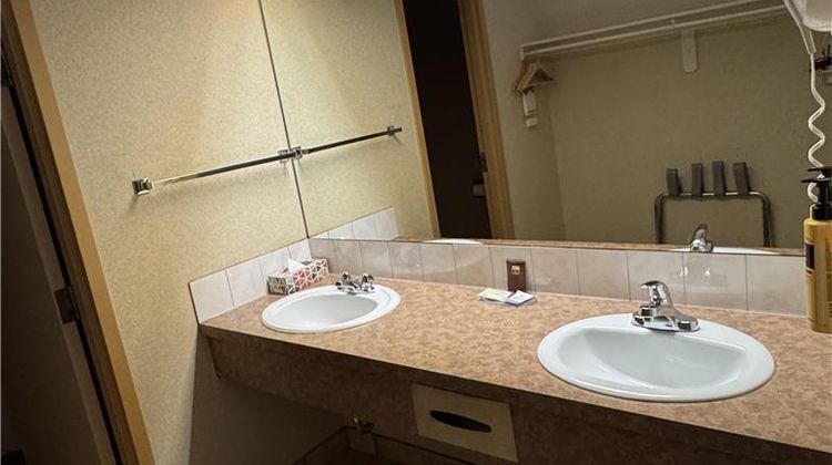 SureStay by Best Western Medicine Hat Room