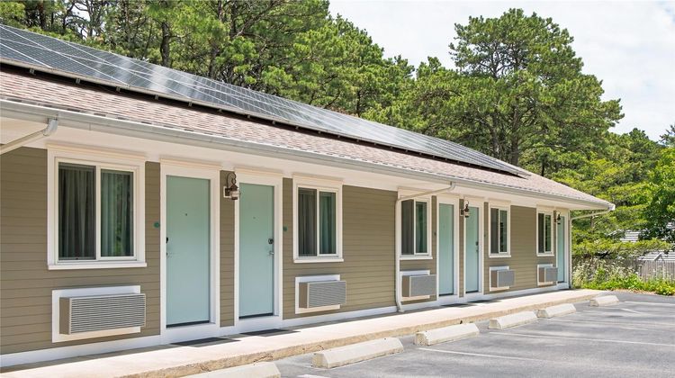 Wellfleet Motel & Lodge Exterior