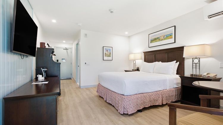 Wellfleet Motel & Lodge Room