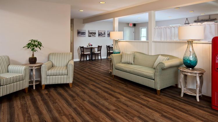 Wellfleet Motel & Lodge Lobby