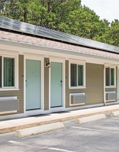 Wellfleet Motel & Lodge