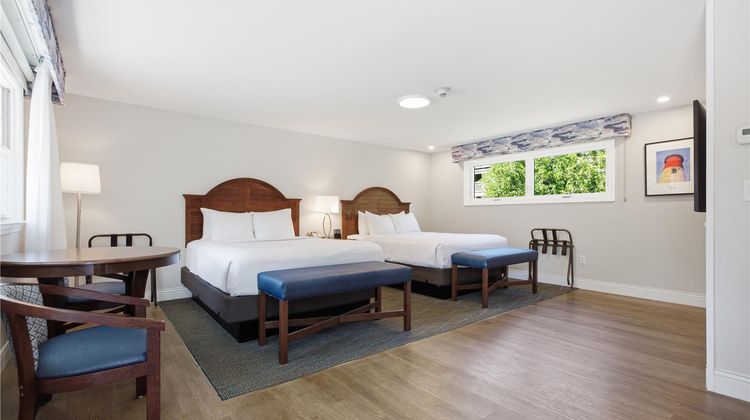 Wellfleet Motel & Lodge Room
