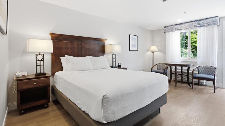Wellfleet Motel & Lodge Room